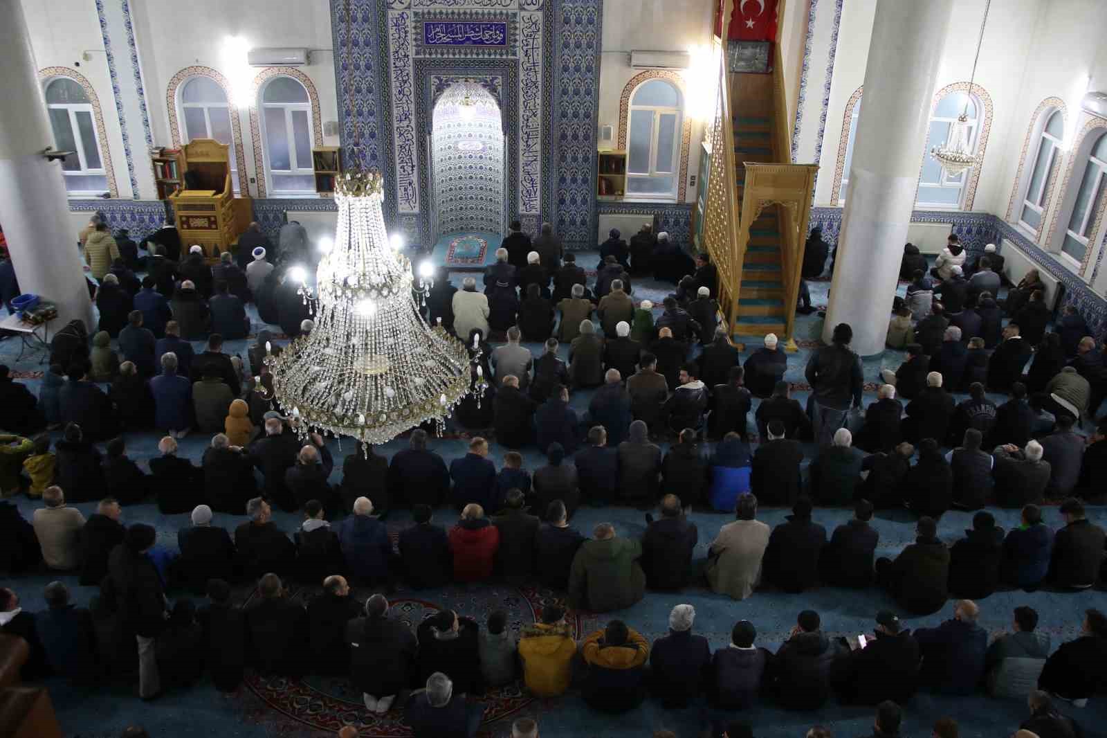 Uşak’ta bayram namazı kılındı