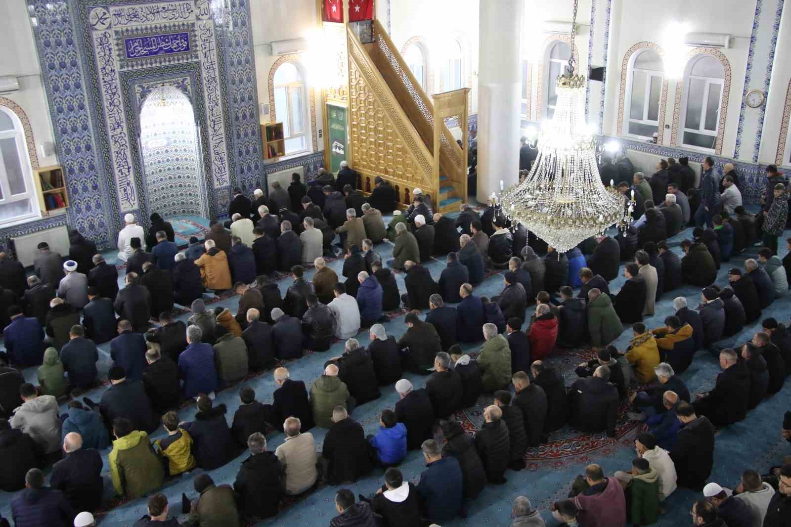 Uşak&rsquo;ta bayram namazı kılındı
