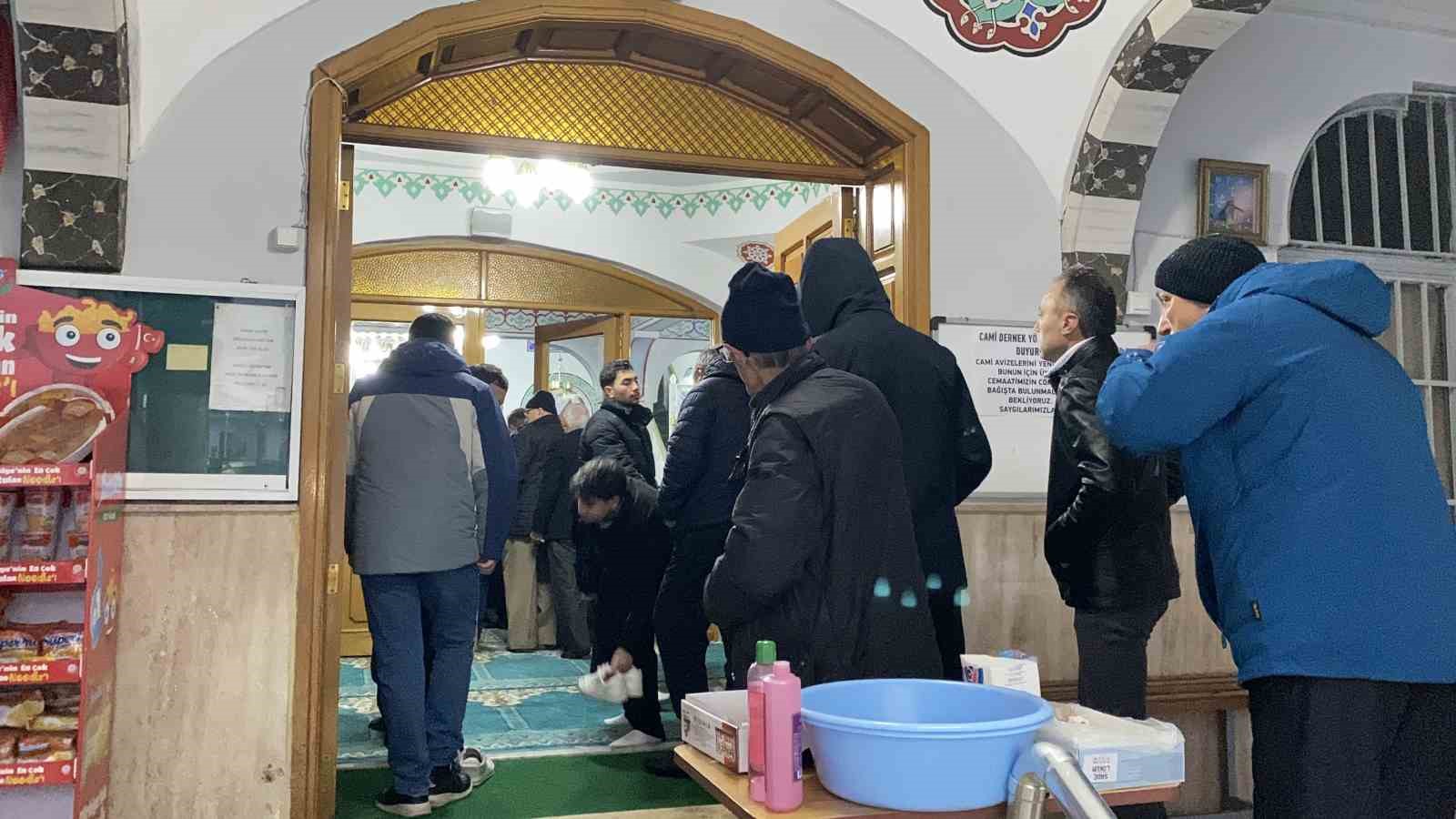 Bolu&rsquo;da bayram namazı kılındı
