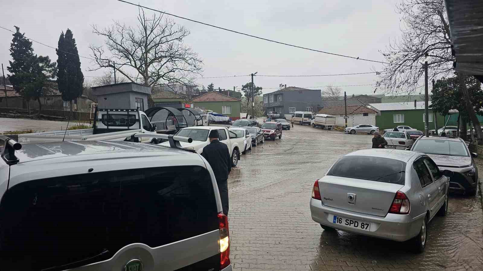 Bandırma&rsquo;da 72 yıllık gelenek cami i&ccedil;inde s&uuml;rd&uuml;r&uuml;ld&uuml;
