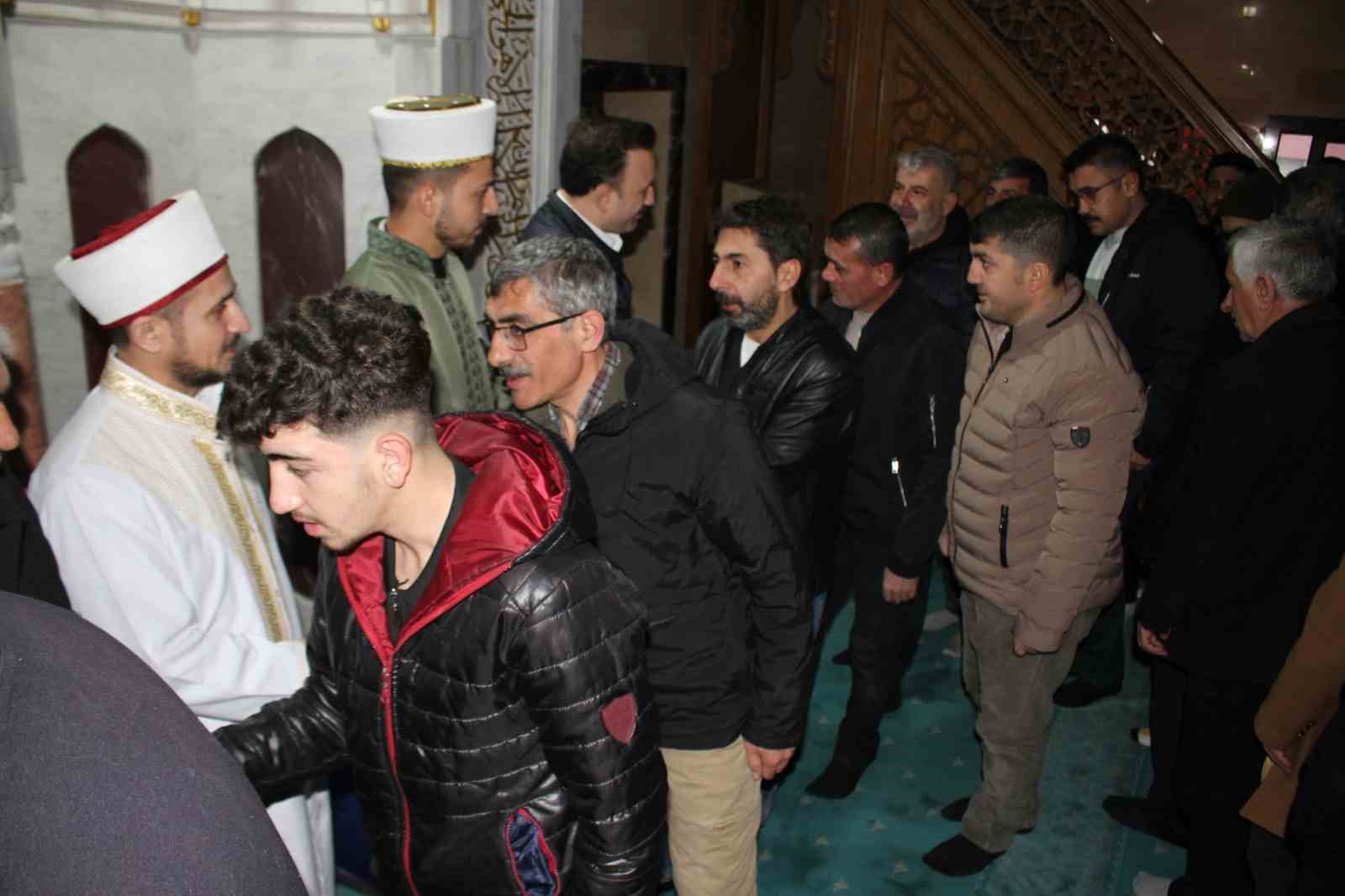 Malazgirt&rsquo;te bayram namazı coşkusu
