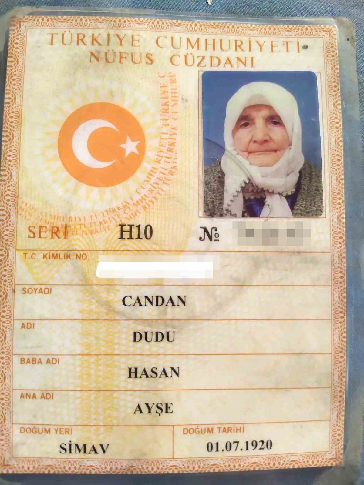 K&uuml;tahya&rsquo;nın asırlık &ccedil;ınarı Dudu Teyze, iki devri birden yaşadı
