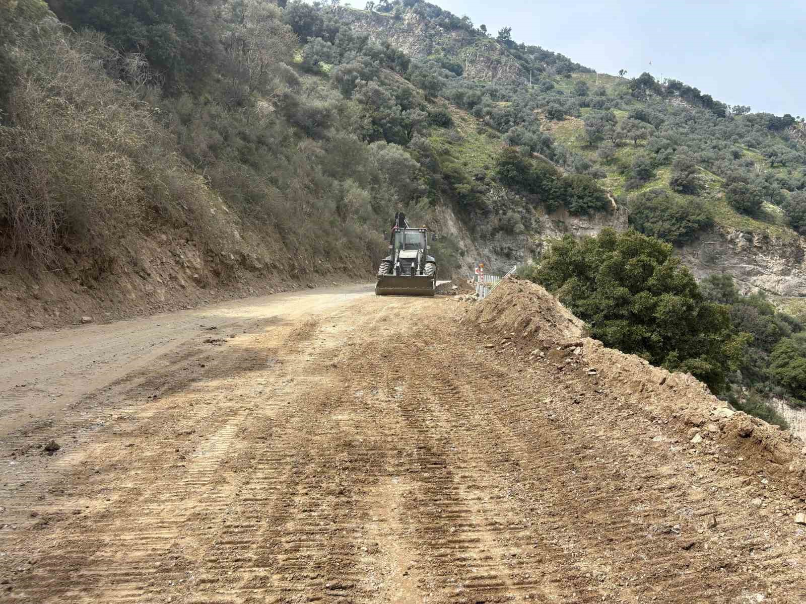 Başkan &Ccedil;er&ccedil;ioğlu&rsquo;nun &ccedil;alışmalarıyla kırsal mahallelerin yolları yenileniyor
