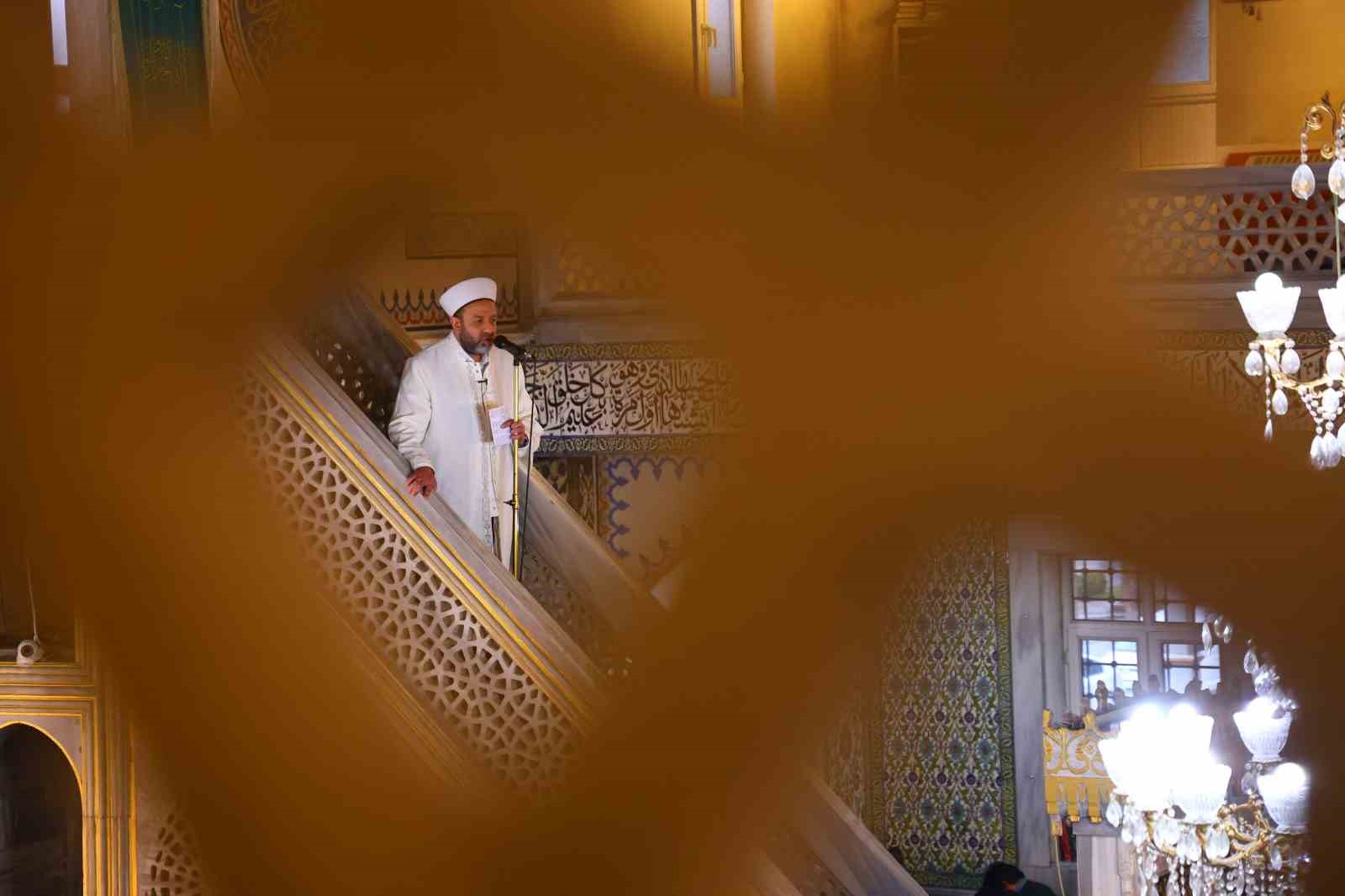 Elazığ&rsquo;da Ramazan Bayramı namazında camiler doldu taştı
