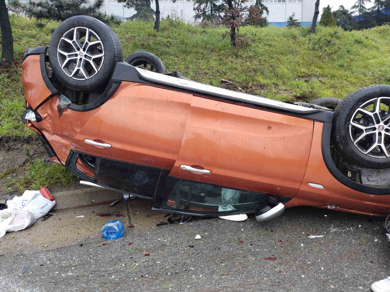 Tuzla&rsquo;da takla atan otomobile başka bir ara&ccedil; &ccedil;arptı: 2&rsquo;si &ccedil;ocuk 7 kişi yaralandı
