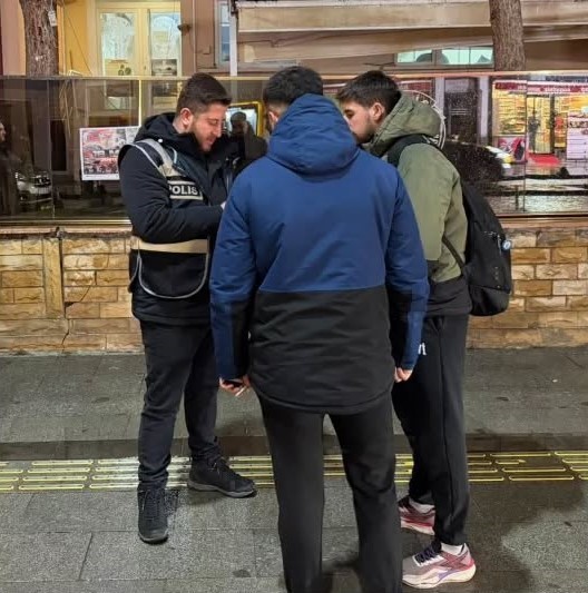 Bayburt polisi huzur ve g&uuml;ven i&ccedil;in denetimlerini s&uuml;rd&uuml;r&uuml;yor
