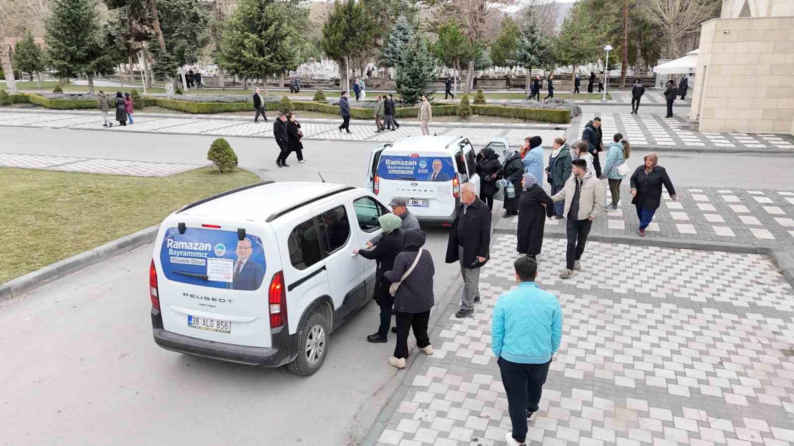 B&uuml;y&uuml;kşehir&rsquo;in kabir ziyareti hizmetine vatandaştan tam not
