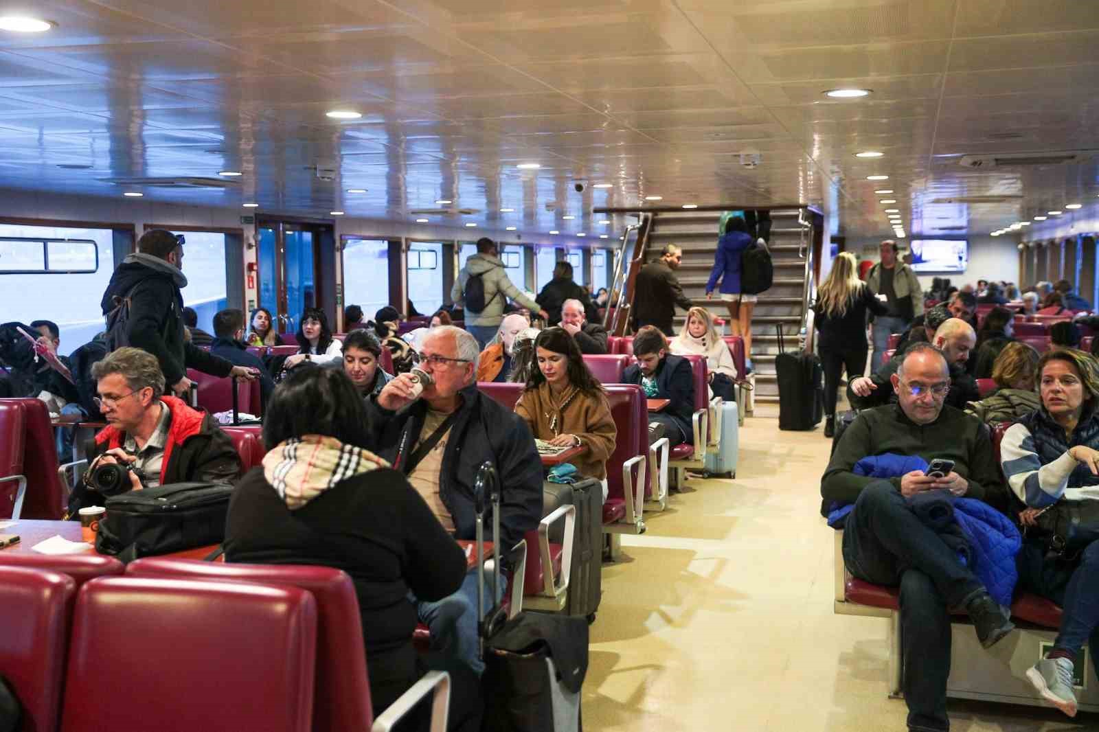 Aliaport Deniz Yolcu İskelesi’nde ilk sefer yapıldı