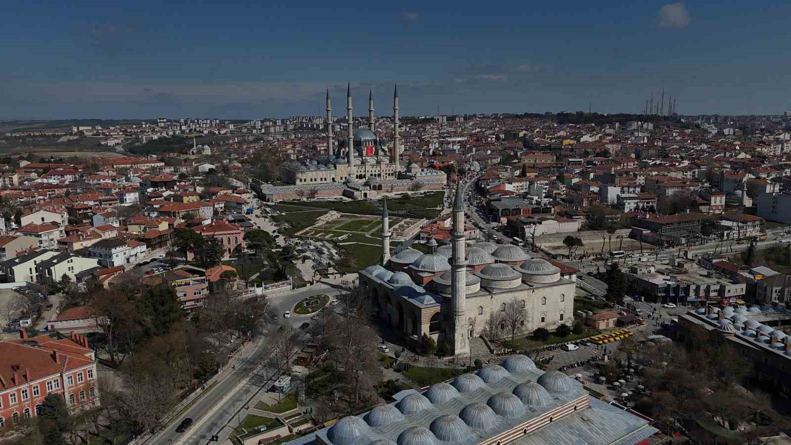Selimiye Camii&rsquo;nde restorasyon sonrası ilk bayram namazı kılındı
