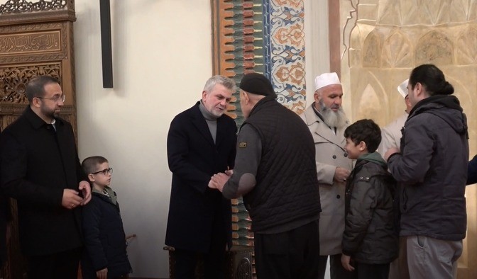 Tarihi Ulu Cami&rsquo;de deprem sonrası ilk bayram namazı kılındı
