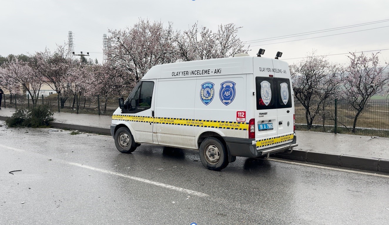 &Ccedil;orum&rsquo;da otob&uuml;s ile minib&uuml;s &ccedil;arpıştı: 1&rsquo;i ağır 7 yaralı
