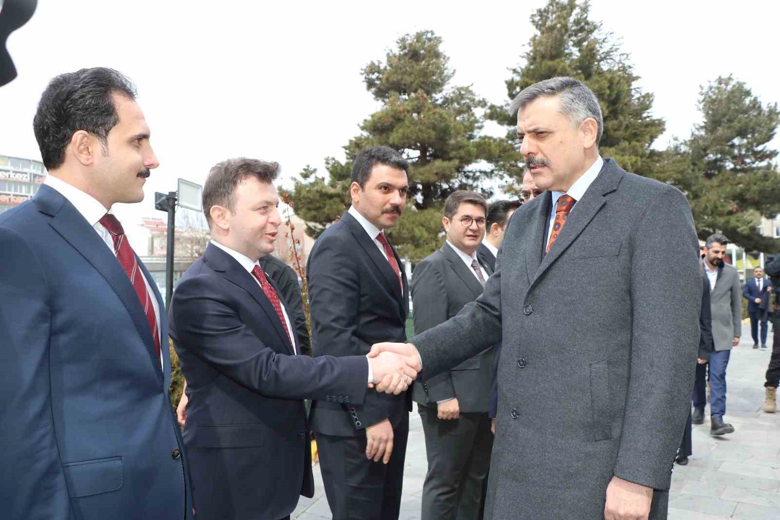 Bakan &Ccedil;ift&ccedil;i Van&rsquo;da
