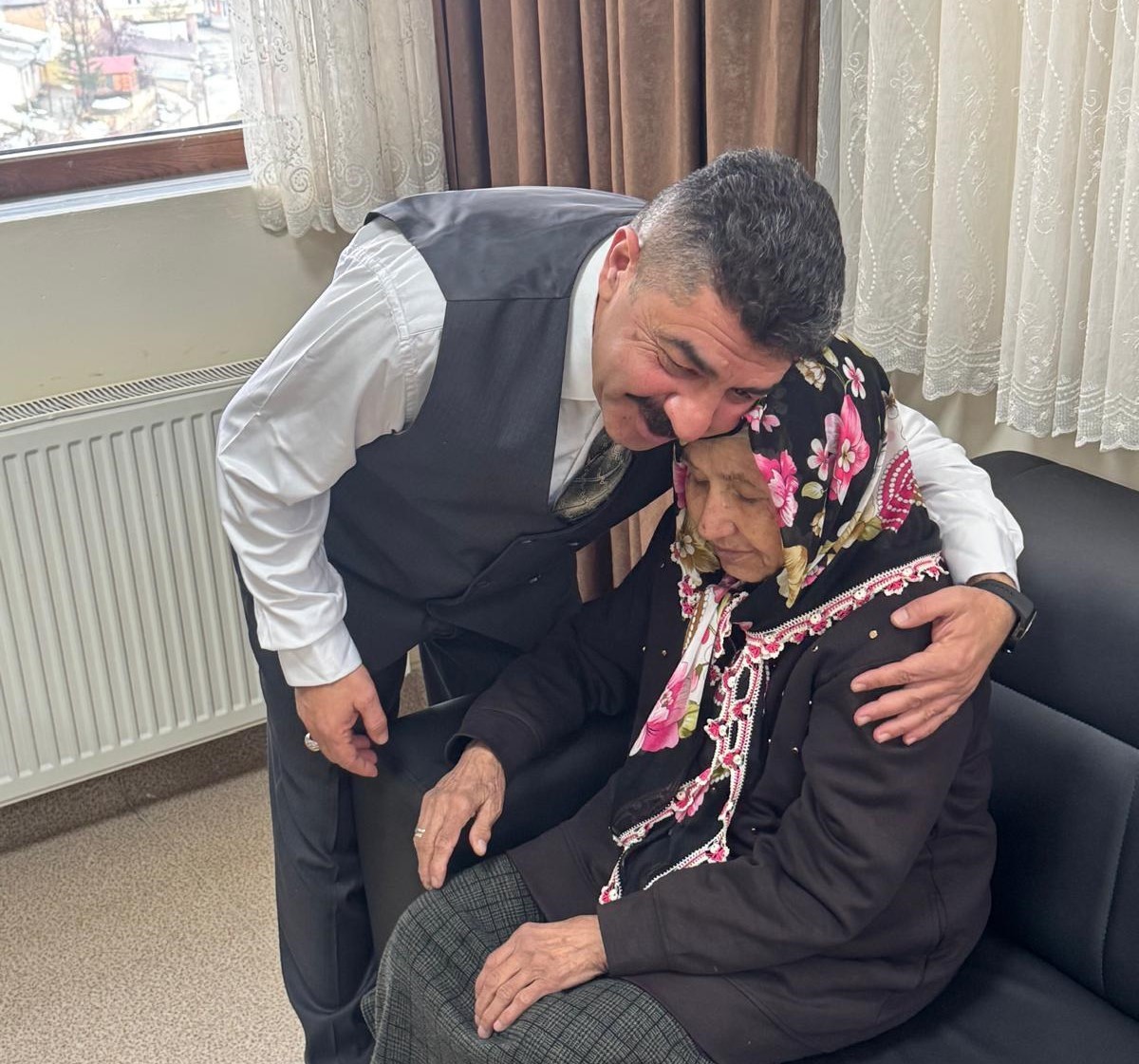 Bayburt’ta huzurevi sakinlerinin bayramı kutlandı