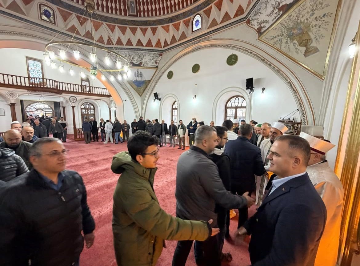 Vali Akbıyık bayram namazını Menteşe&rsquo;de kıldı
