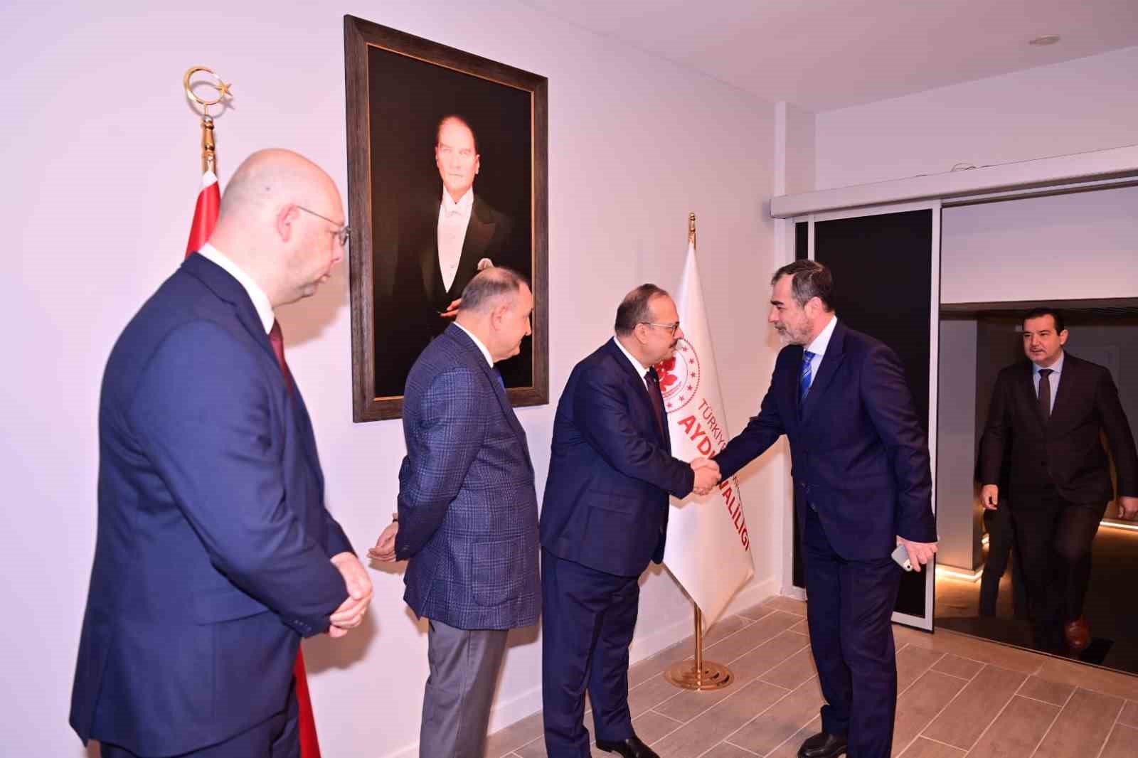 Aydın protokol&uuml; bayramlaştı
