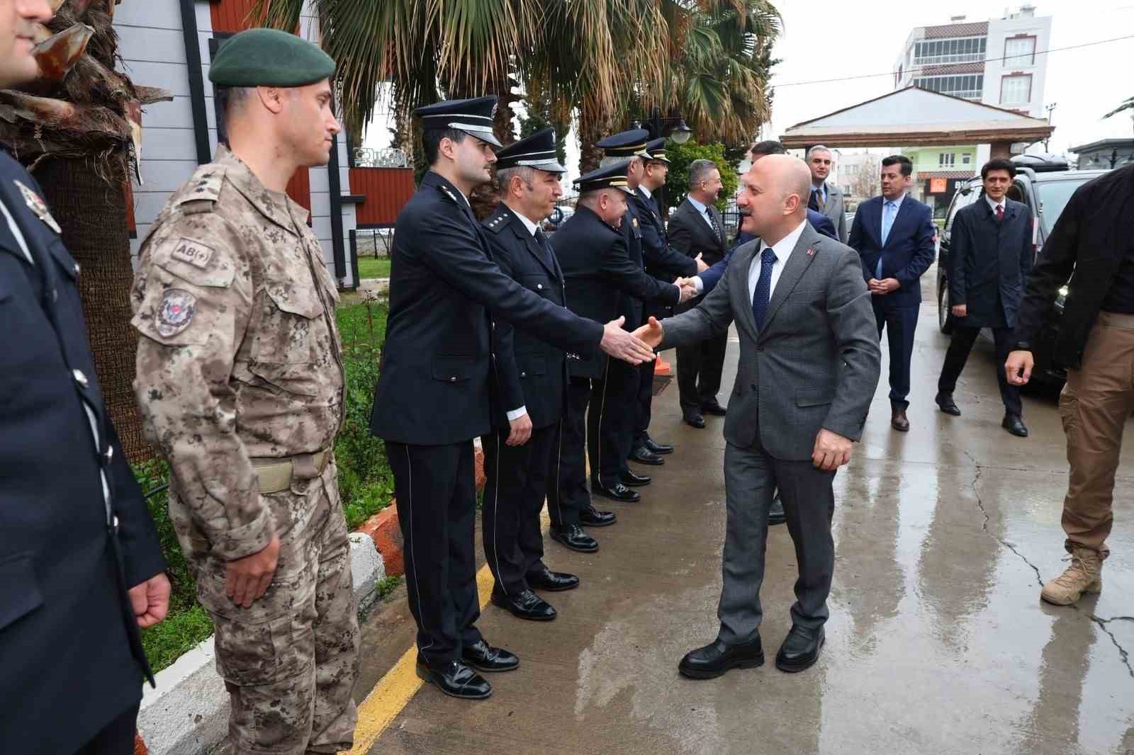 G&ouml;rev başındaki personellerin bayramı kutlandı
