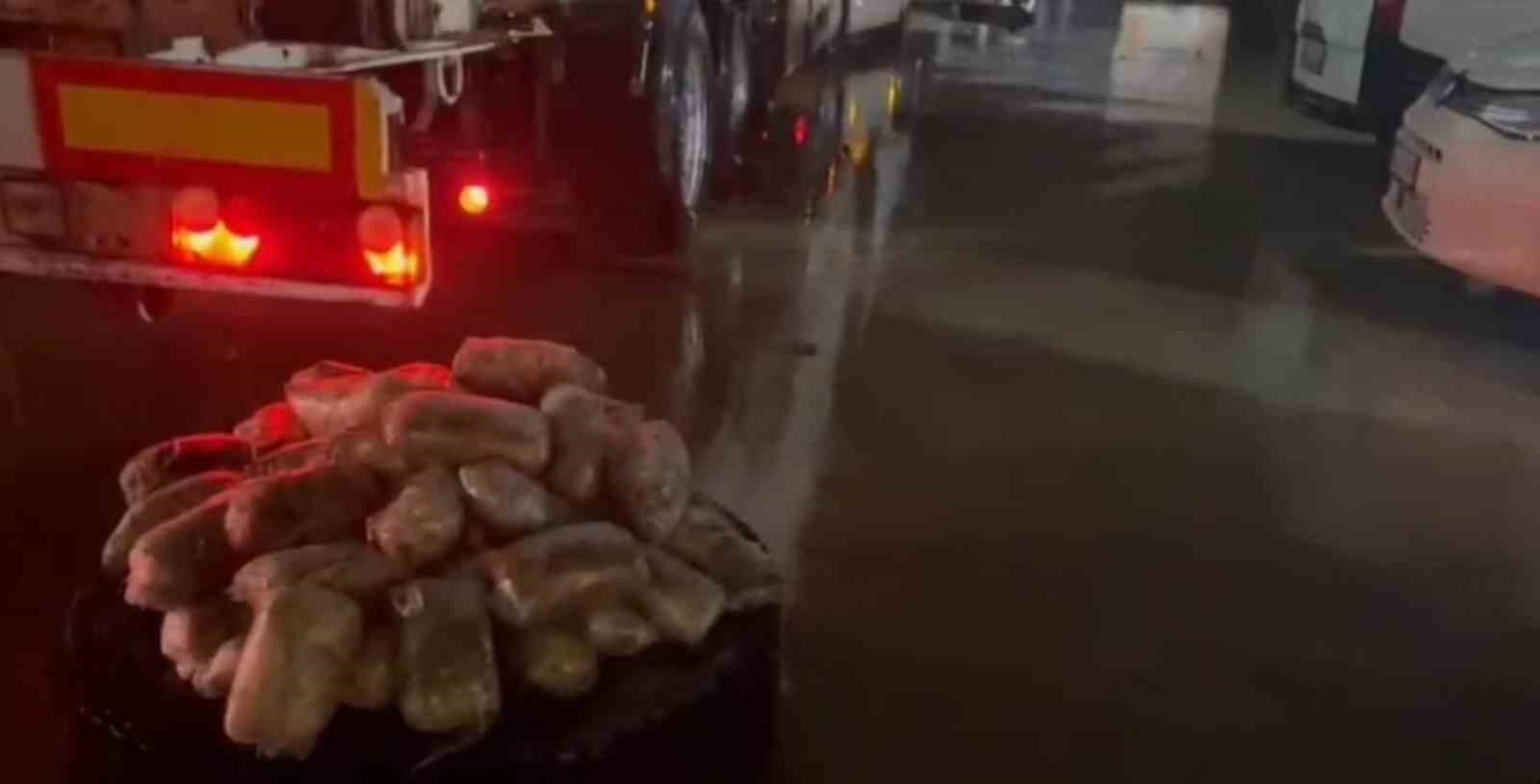 Şanlıurfa&rsquo;da 17 kilo 550 gram skunk ele ge&ccedil;irildi
