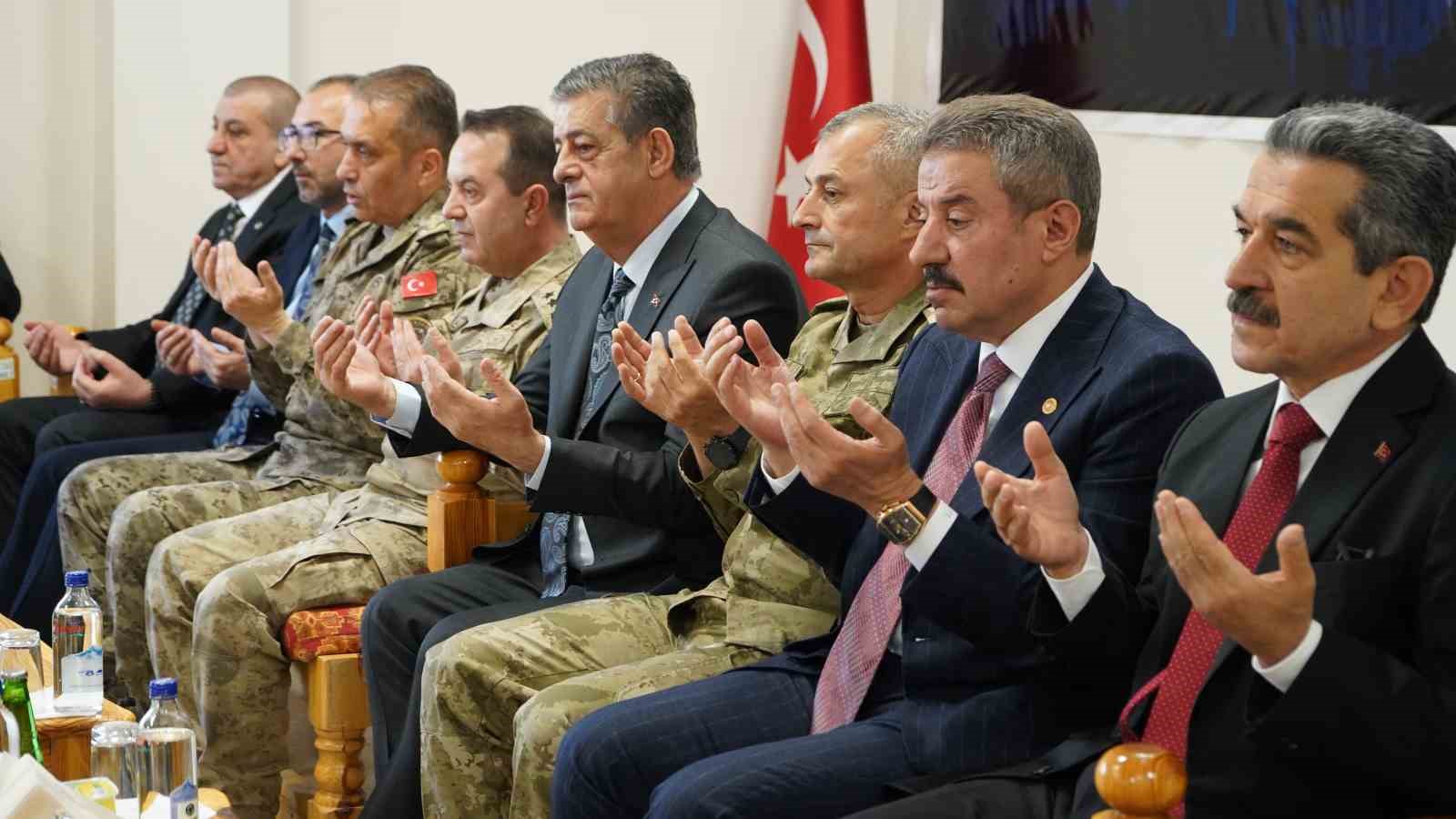 Şırnak&rsquo;ta protokol-vatandaş bayramlaşması
