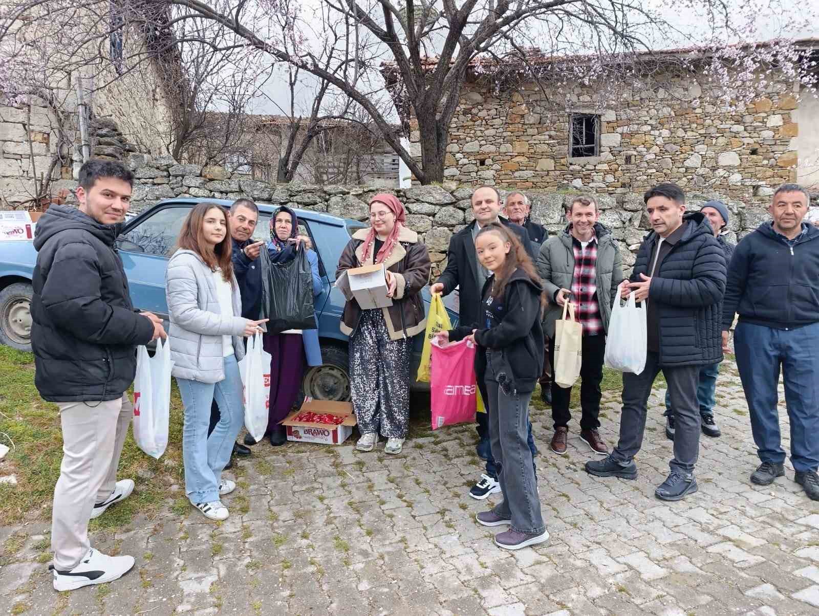 Bu k&ouml;yde bayramda herkes &ccedil;ocuk oluyor
