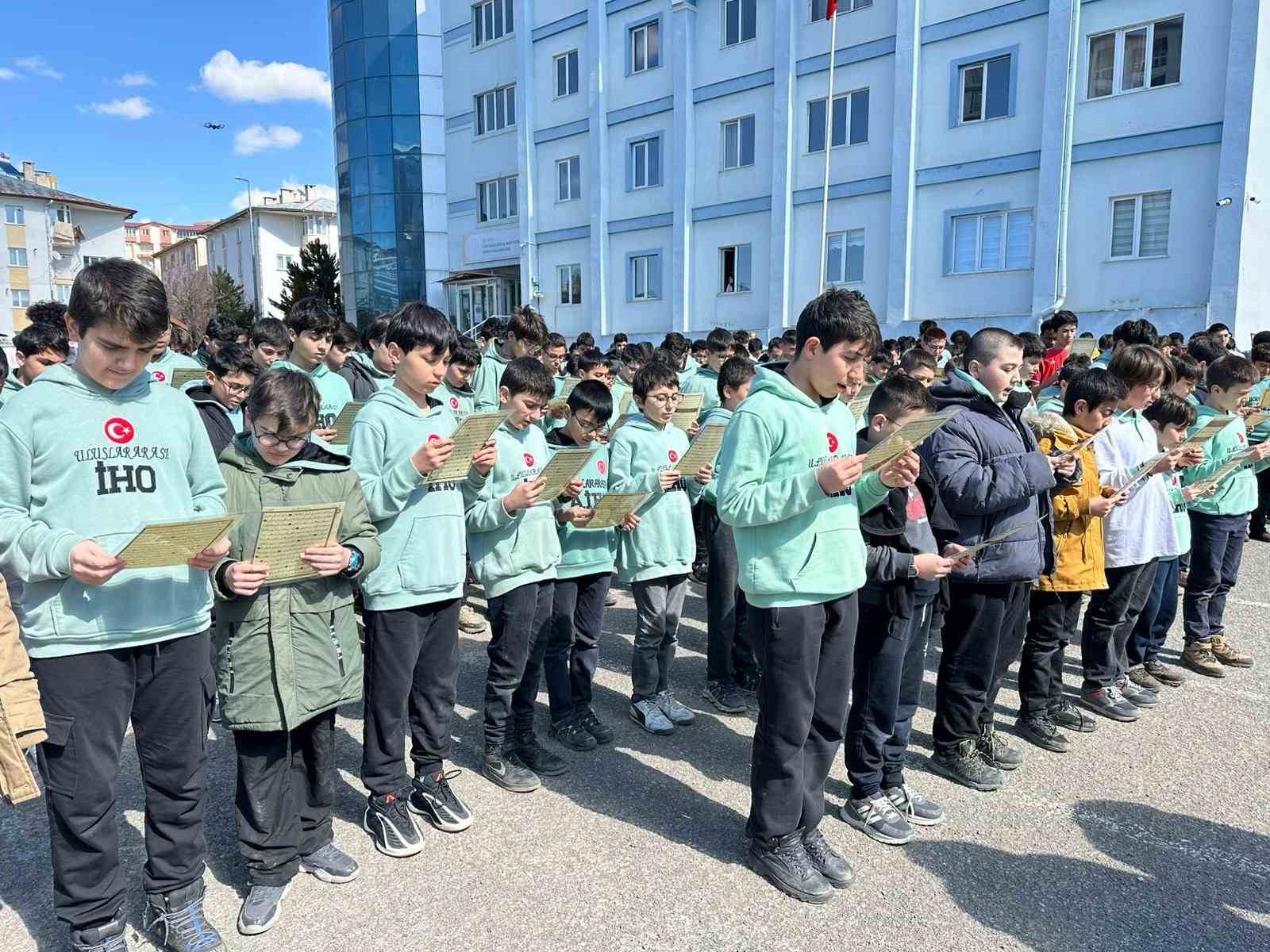 Sivas&rsquo;ta 302 gen&ccedil; aynı anda Kuran-ı Kerim&rsquo;i hatim etti
