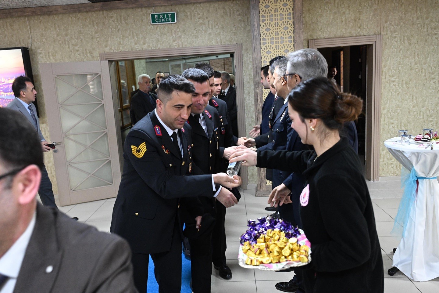 Salihli&rsquo;de protokol ve vatandaşlar bayramlaştı
