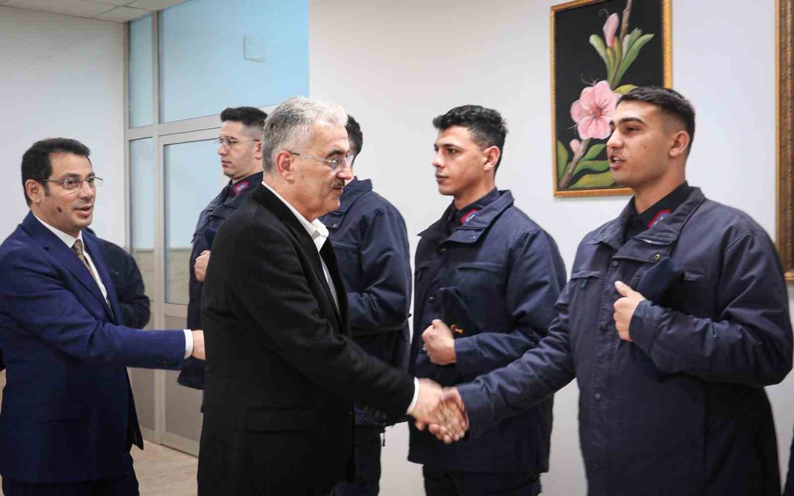 Vali Ayyıldız, İl Jandarma Komutanlığı&rsquo;nda Mehmet&ccedil;ik&rsquo;le buluştu
