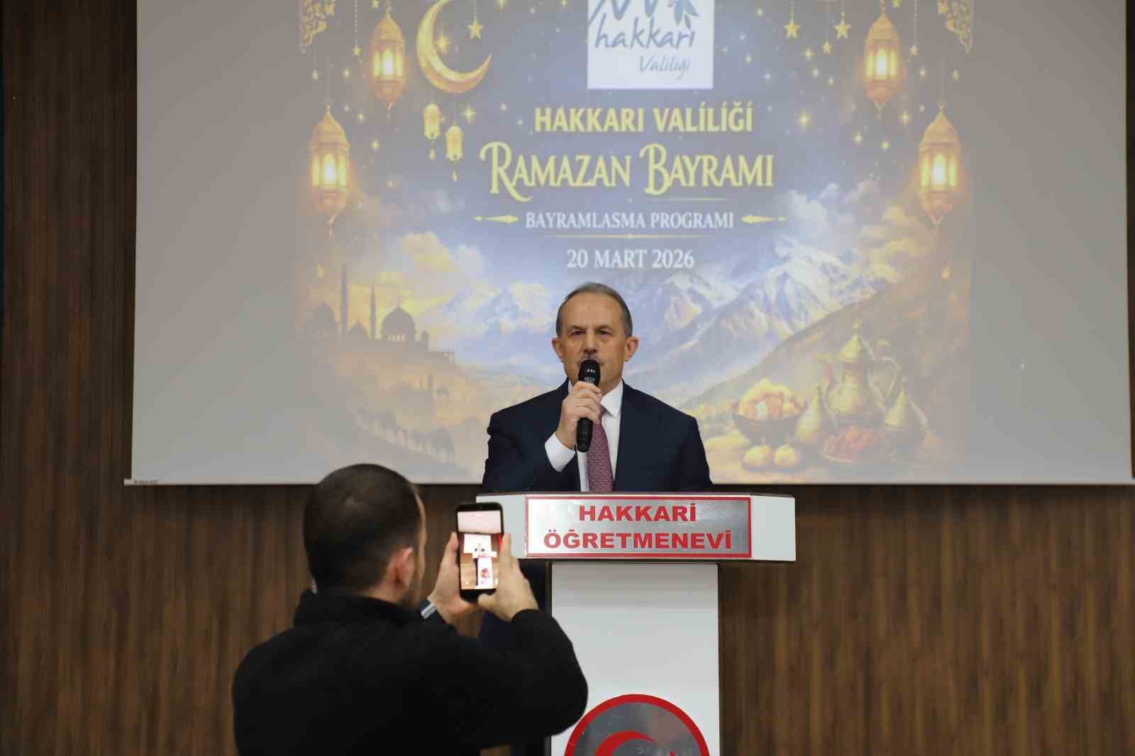 Vali Taşyapan: "Bayramlar kardeşliği pekiştirir"