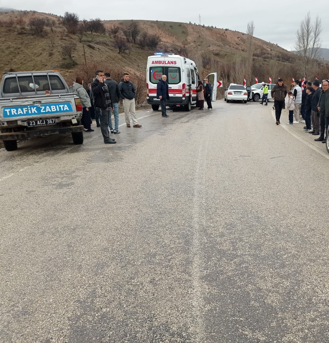 Elazığ&rsquo;da iki otomobil &ccedil;arpıştı: 9 yaralı
