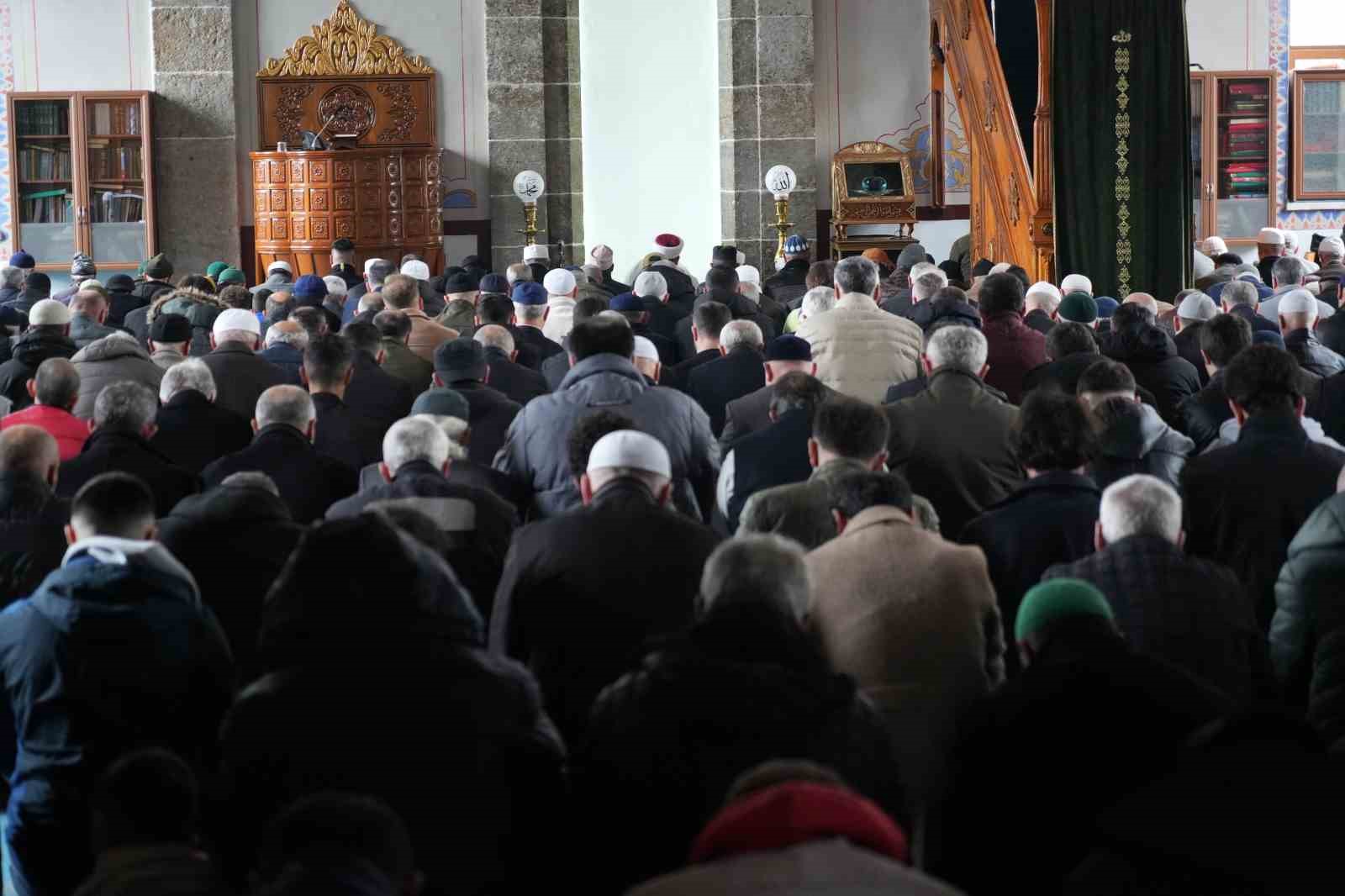 Samsun’da "çifte bayram" coşkusu: Vatandaşlar camilere akın etti