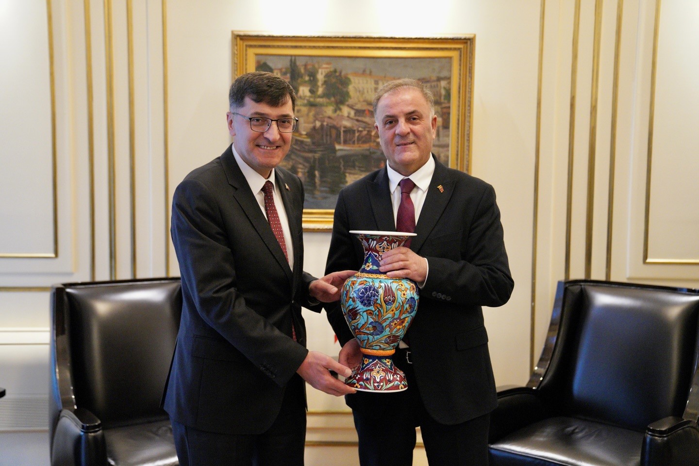 Başkan Kahveci&rsquo;den şehirler arası iş birliği i&ccedil;in &ouml;nemli g&ouml;r&uuml;şme
