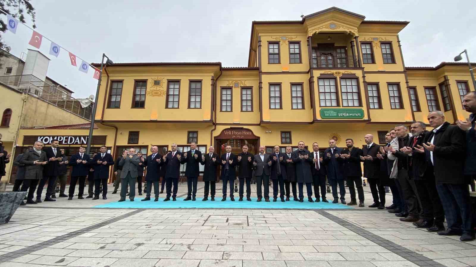 &Ccedil;orum&rsquo;da bayramlaşma t&ouml;renine yoğun katılım
