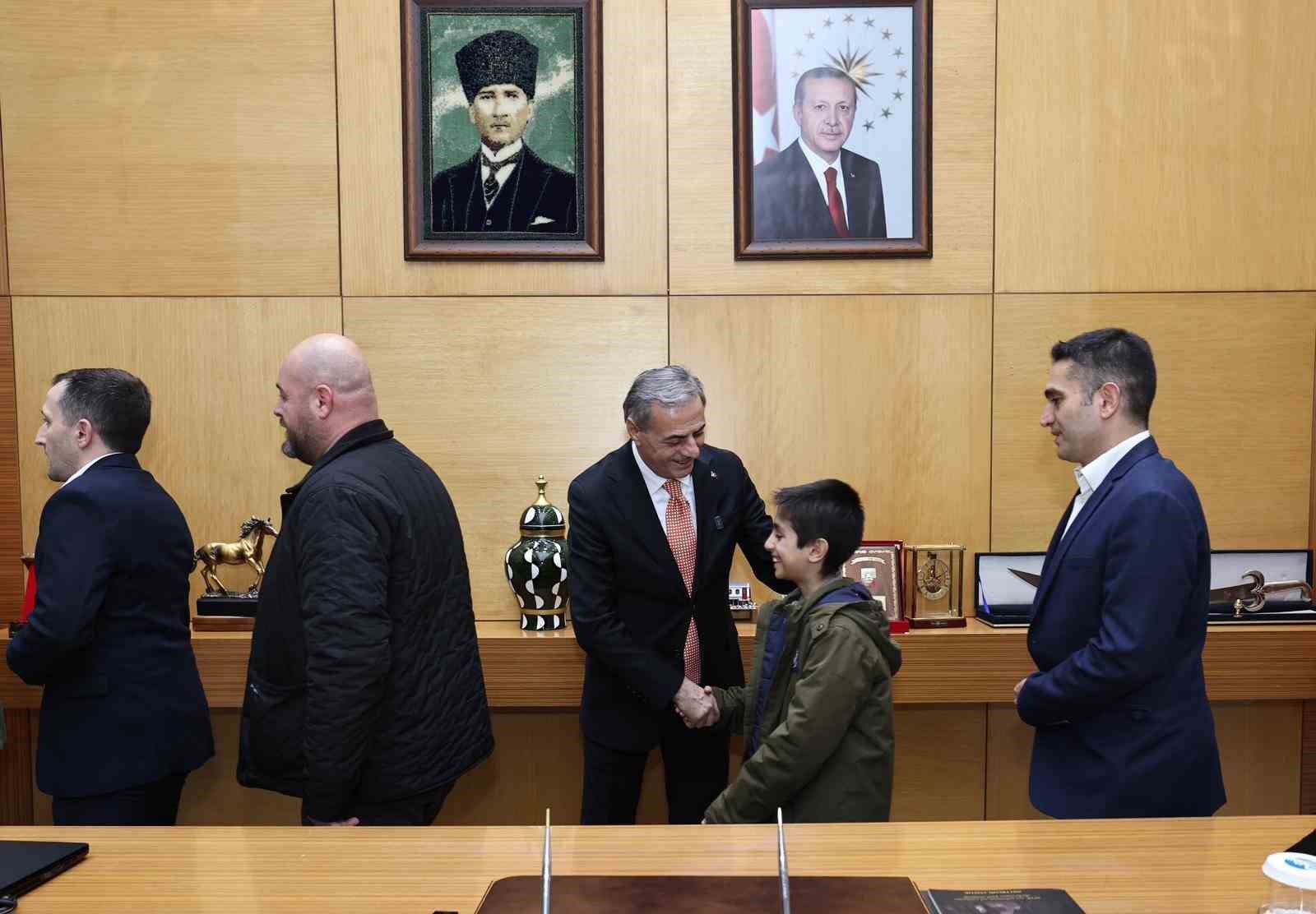 Sakarya B&uuml;y&uuml;kşehir ailesi bayram sofrasında bir araya geldi
