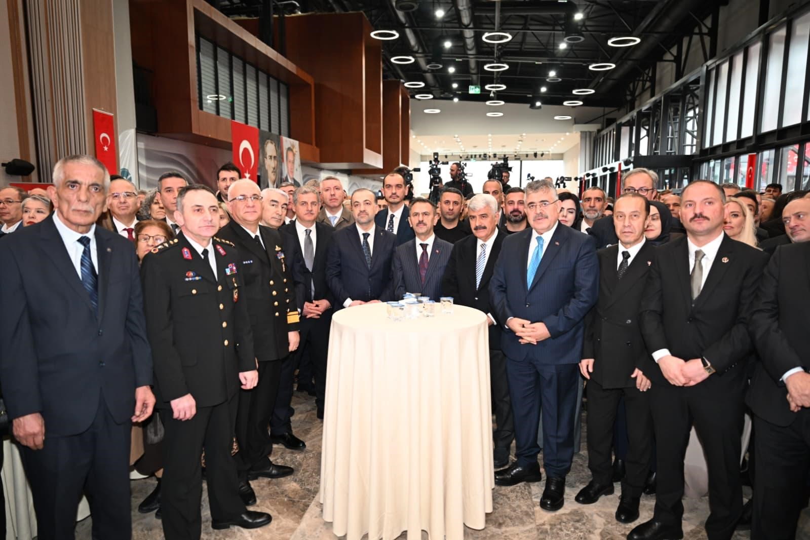 Kocaeli 42&rsquo;inci kez bayramlaştı: Renkli ve uluslararası buluşma
