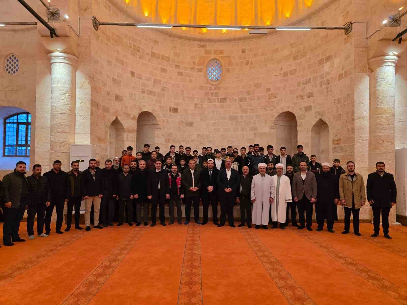 Depremde hasar g&ouml;ren tarihi Selahattin Eyyubi Camii yeniden ibadete a&ccedil;ıldı

