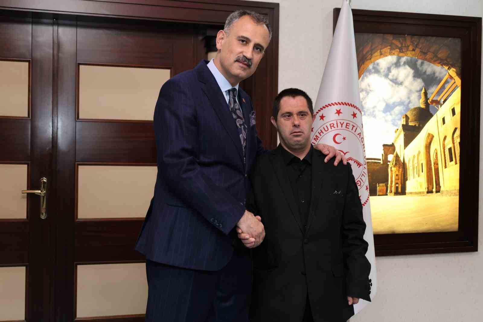 Vali Bozkurt bayramlaşma programında vatandaşlarla buluştu
