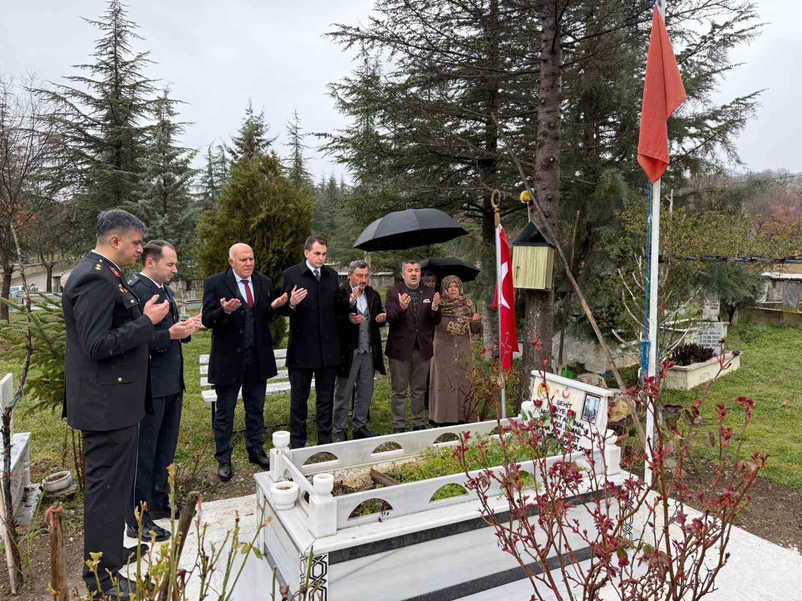 Hisarcık&rsquo;ta şehit ailesi ve gazilere bayram ziyareti

