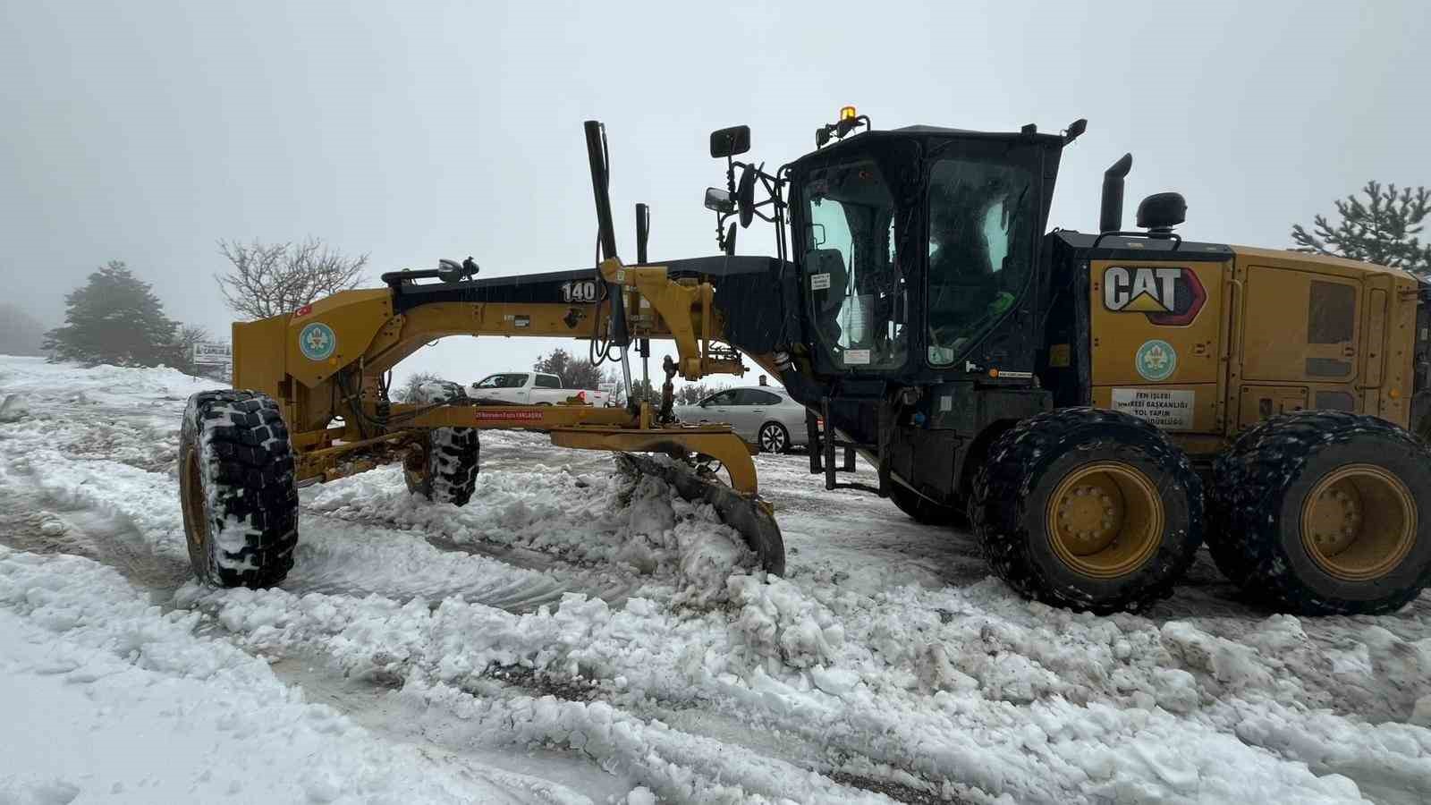 Spil Dağı Milli Parkında kar mesaisi
