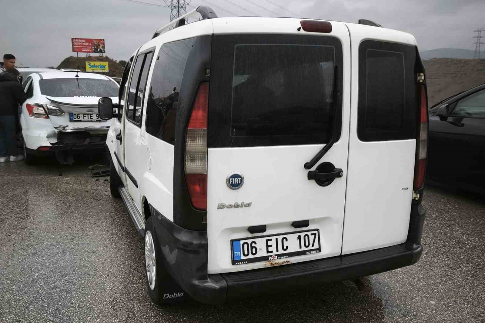 Kırıkkale&rsquo;de zincirleme kaza: 3 yaralı
