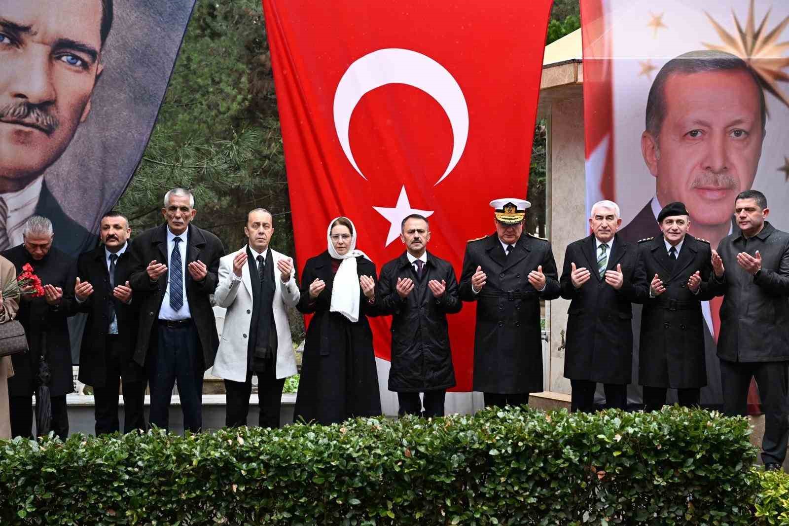 Kocaeli&rsquo;de bayramda şehitliklerde dualar edildi
