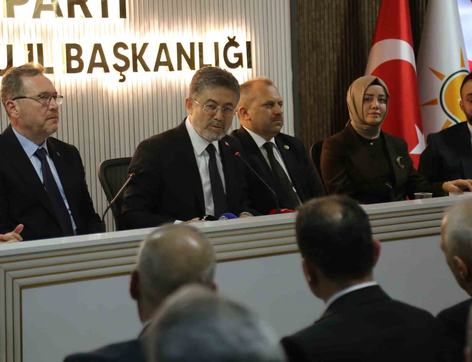 Bakan Yumaklı: "&Uuml;&ccedil; tarafı denizlerle &ccedil;evrili g&uuml;zel &uuml;lkemin beş tarafı &ccedil;atışmalarla, savaşlarla, her t&uuml;rl&uuml; krizle &ccedil;evrilmiş durumda"
