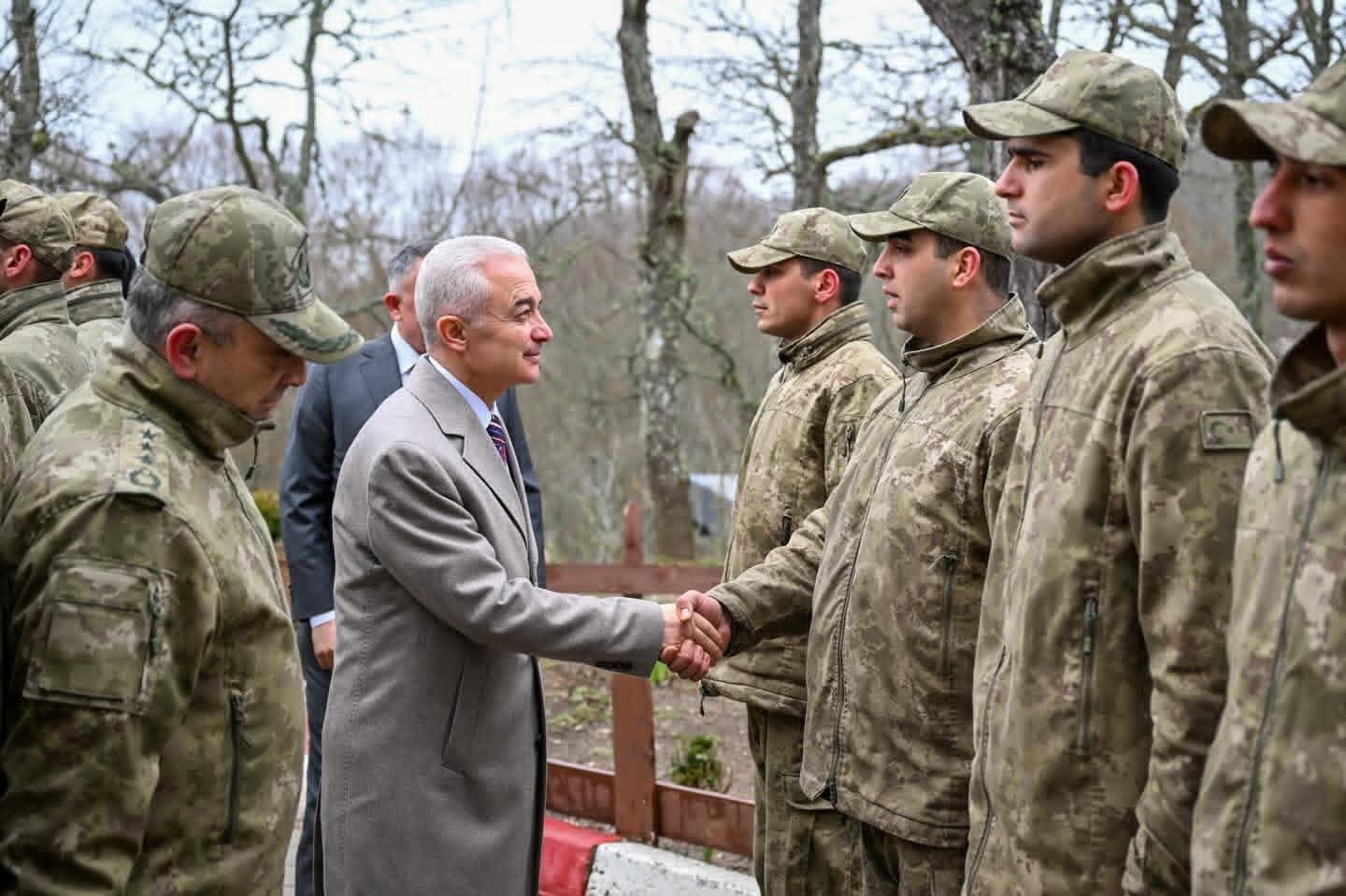 Kırklareli Valisi Turan, sınır karakolunda Mehmet&ccedil;ikle bayramlaştı
