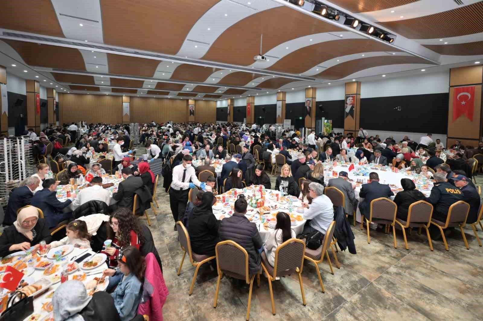 Esenyurt&rsquo;ta Ramazan boyunca her g&uuml;n 14 bin kişi iftar sofralarında ağırlandı
