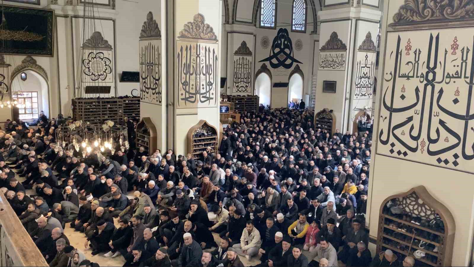 Bursalılar bayram namazında Ulu Cami&rsquo;ye akın etti
