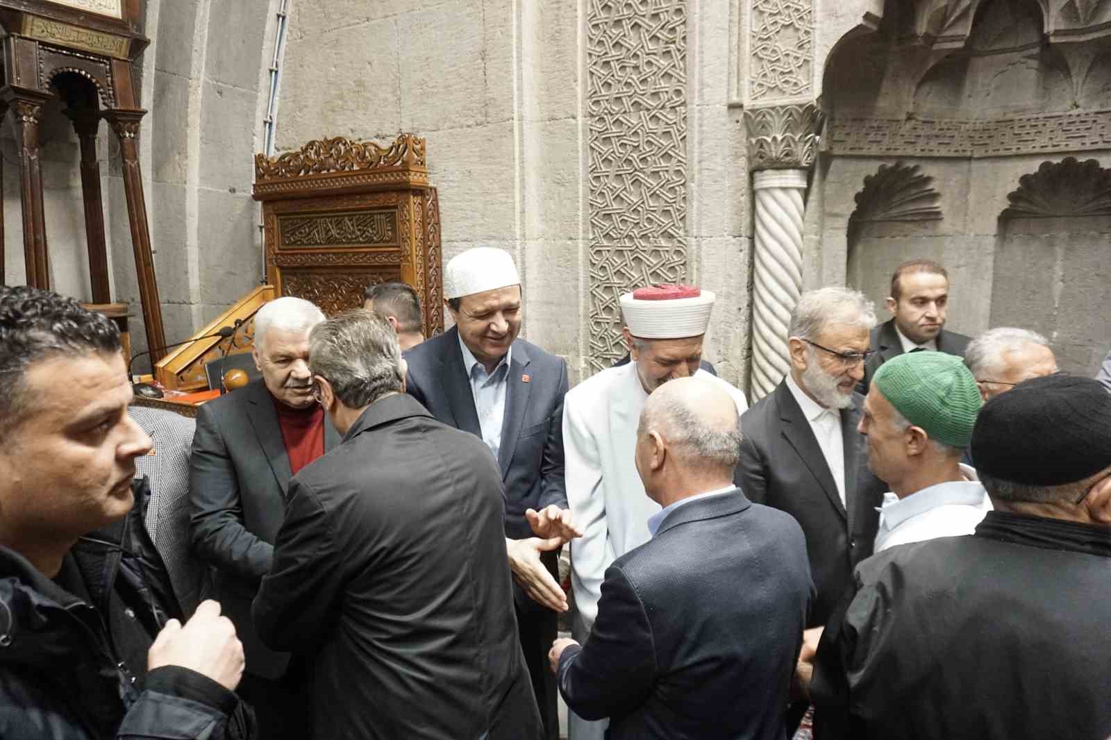 SP Genel Başkanı Mahmut Arıkan, Kayserili vatandaşlarla bayramlaştı