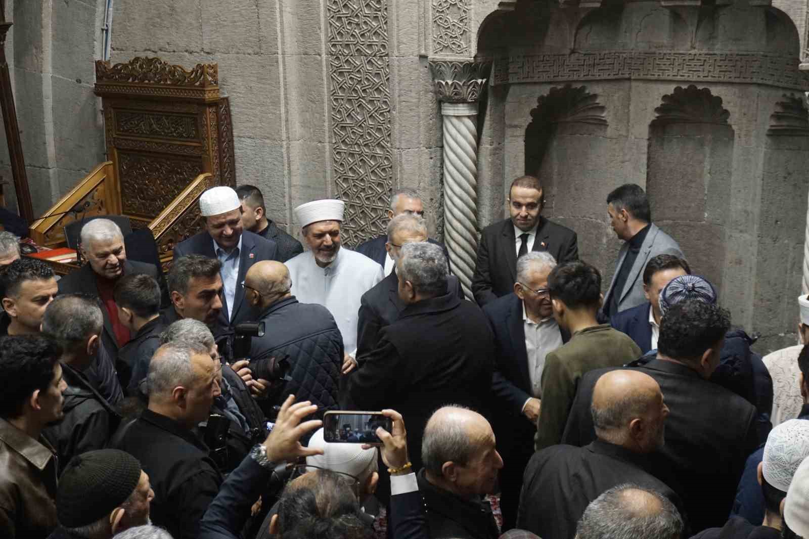 SP Genel Başkanı Mahmut Arıkan, Kayserili vatandaşlarla bayramlaştı
