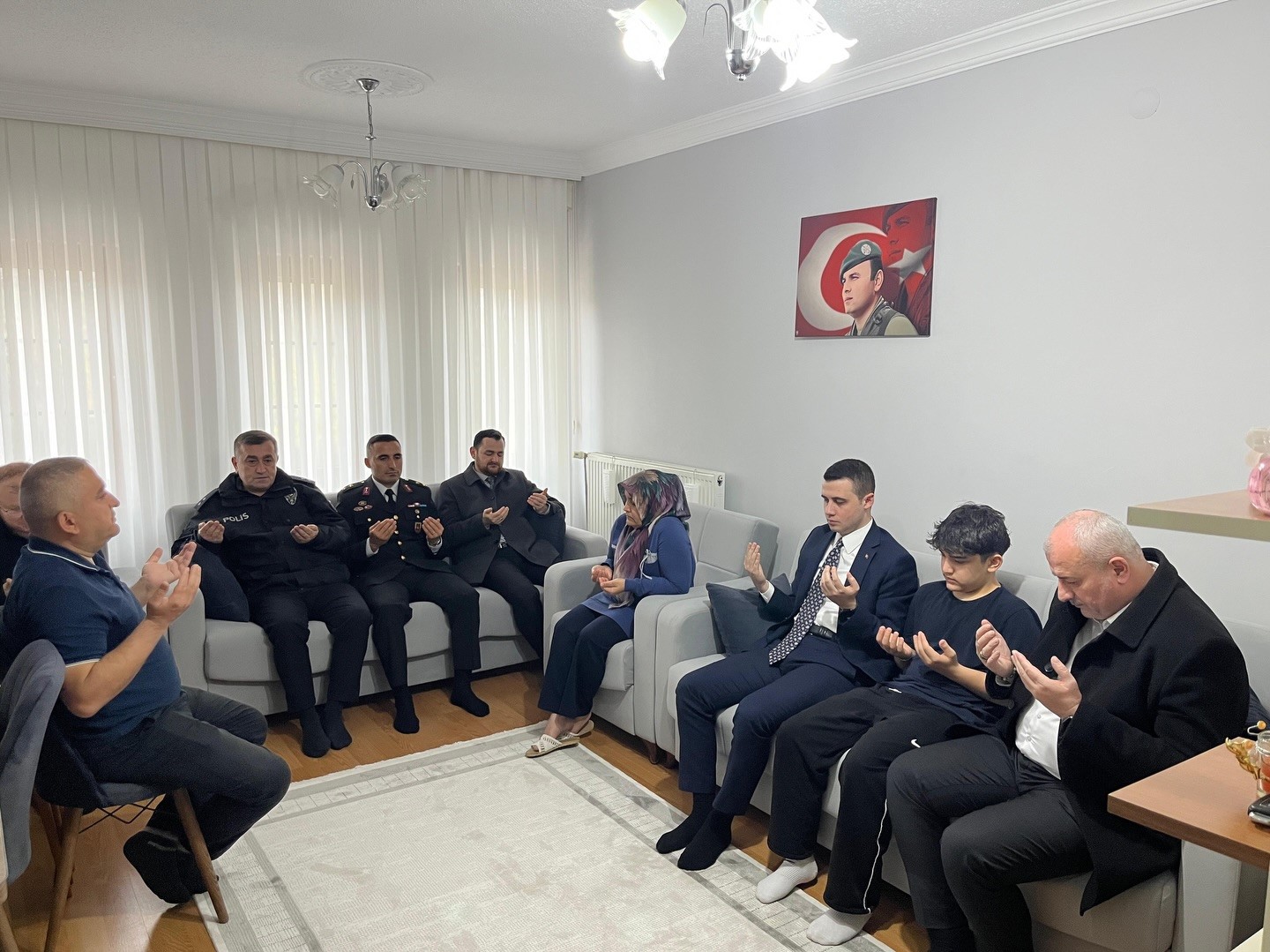 &Ccedil;ilimli&rsquo;de bayram coşkusu yaşandı dualar edildi bayramlaşıldı
