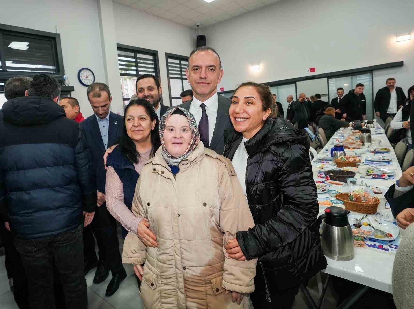 Sancaktepe&rsquo;de bayram coşkusu "geleneksel bayram kahvaltısı" ile ta&ccedil;landı
