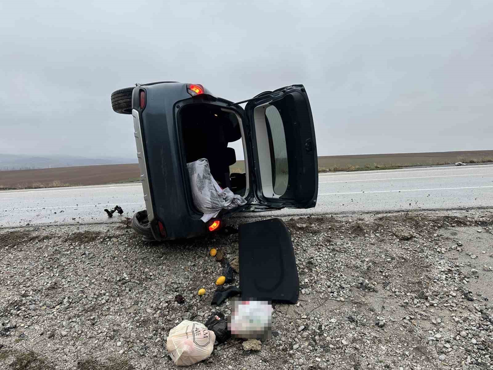 Çorum’da devrilen otomobildeki 5 kişi yaralandı