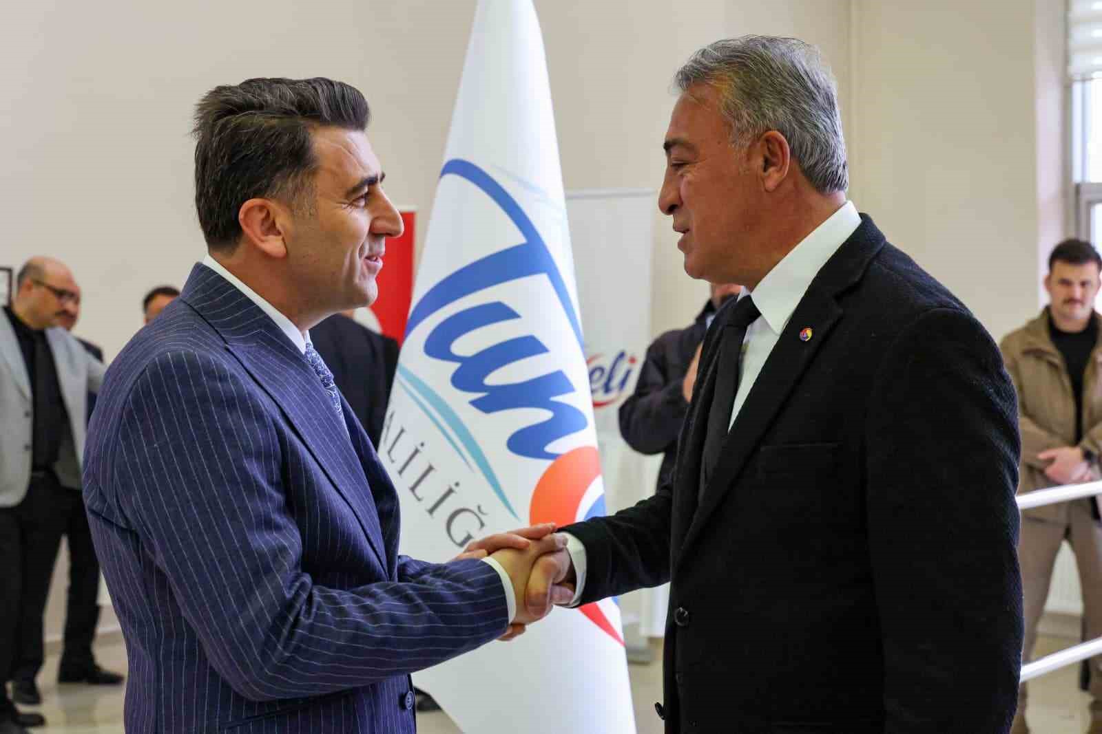 Tunceli&rsquo;de bayramlaşma t&ouml;reni

