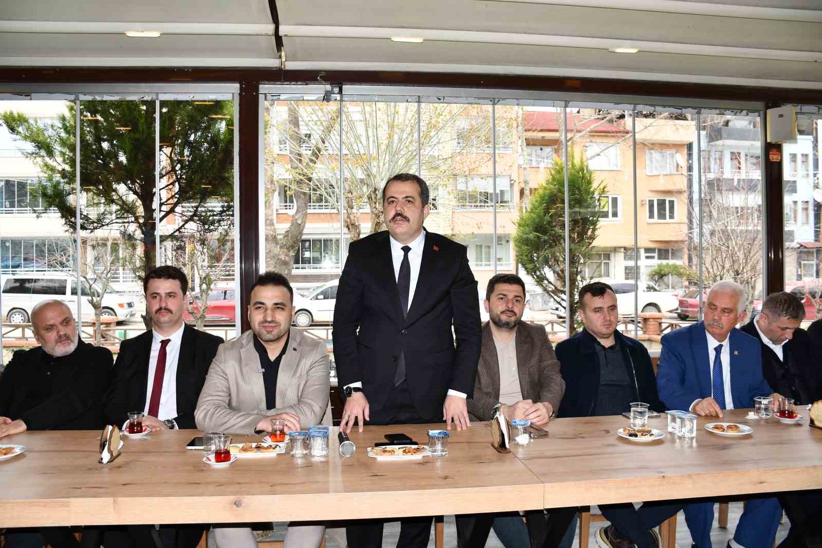 Vezirk&ouml;pr&uuml;&rsquo;de protokol vatandaşla bayramlaştı
